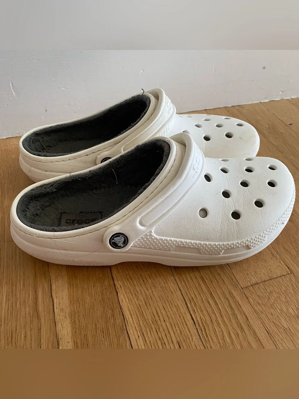 Crocs Classic Faux Fur Lined Clog White Slip On Unisex Women 11 Mens 9 Shoes